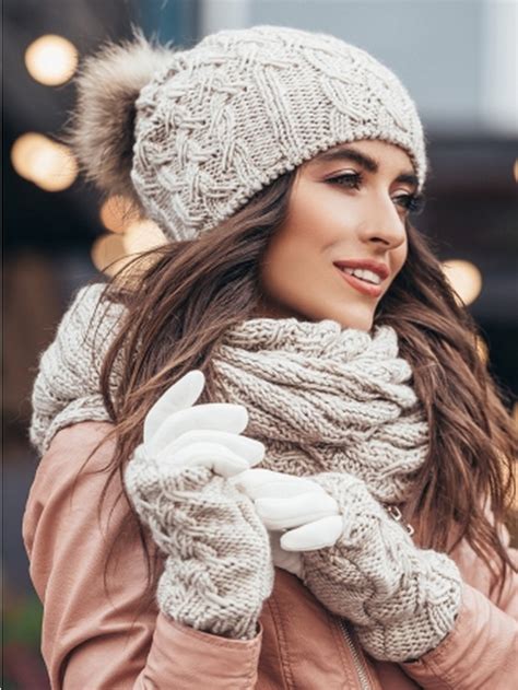 Scarves, Gloves & Hats for Women on Sale 